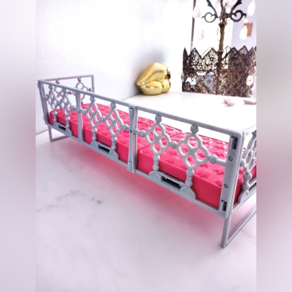 ✨VINTAGE BARBIE DOLL BARBIE COUCH BARBIE DOLL HOUSE BARBIE SOFA BARBIE FURNITURE - Picture 5 of 6